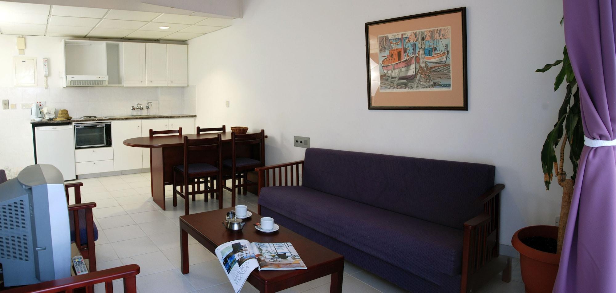 Blue Crane Hotel Apts Limassol Exterior photo