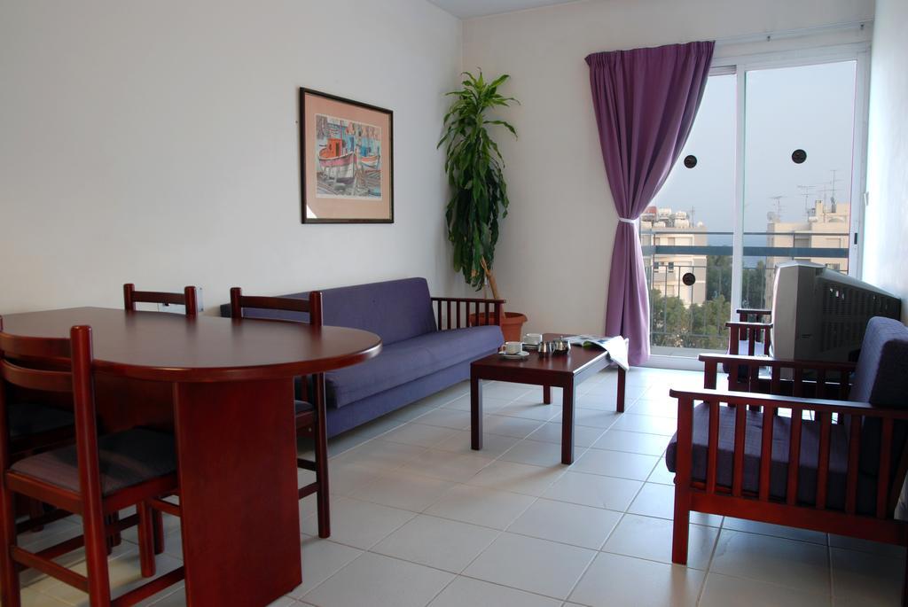 Blue Crane Hotel Apts Limassol Exterior photo