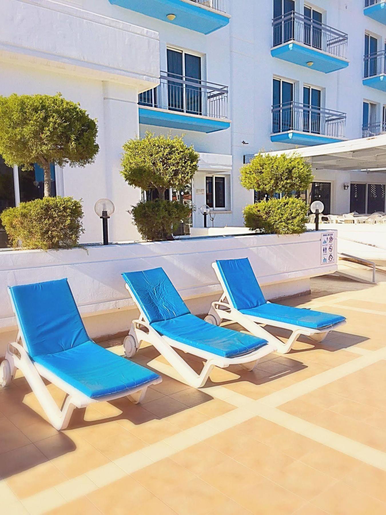Blue Crane Hotel Apts Limassol Exterior photo